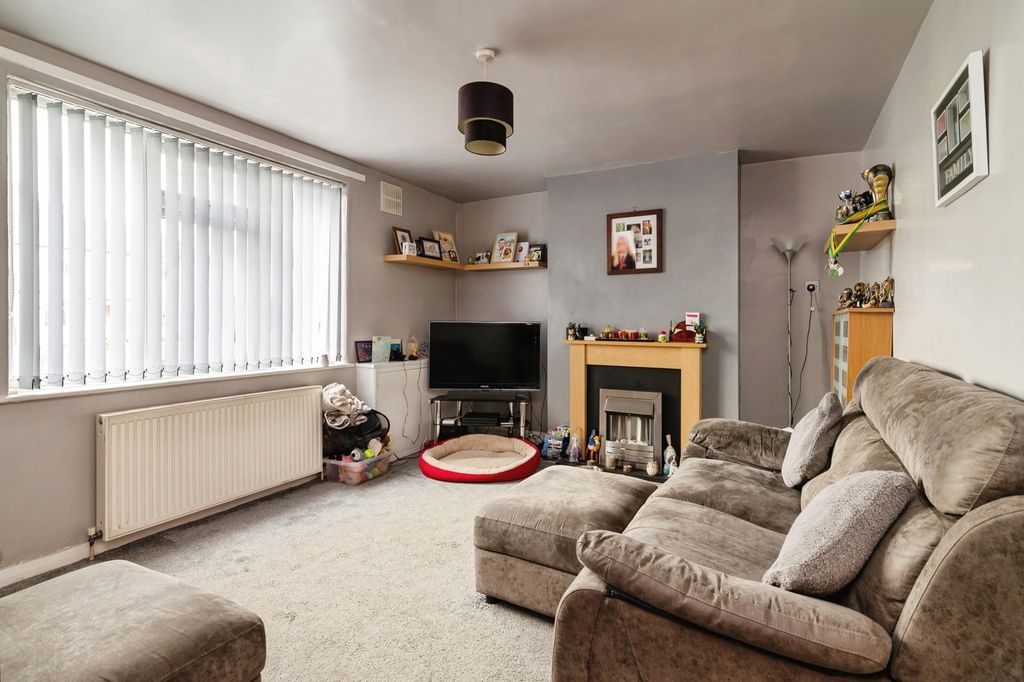 Property photo 3 of 17 Photo