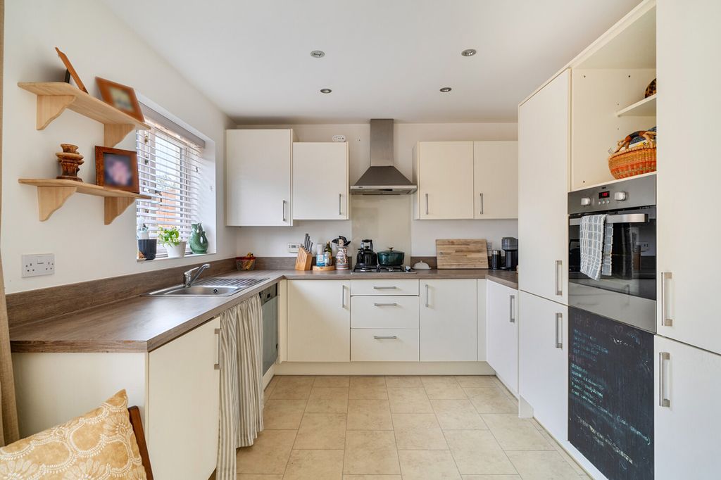 Property photo 2 of 21 Kitchen
