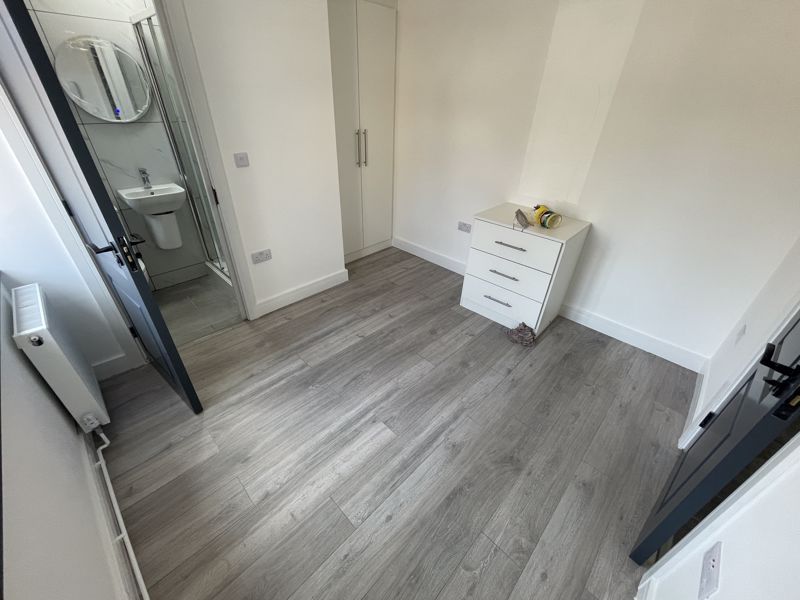 Property photo 3 of 8 Photo 6