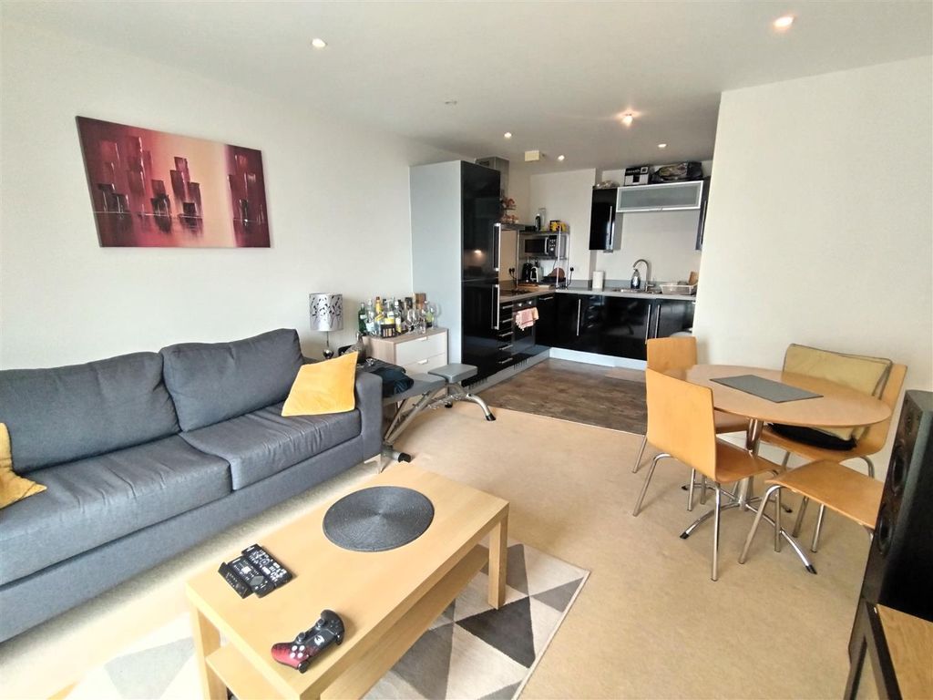 Property photo 3 of 7 Lounge Kitch.Jpg