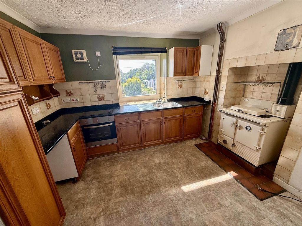 Property photo 2 of 20 Kitchen