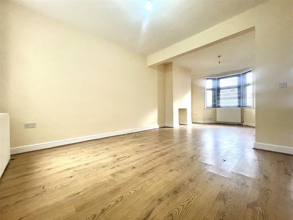 Property photo 3 of 11 23804Aec-Ba03-498C-953E-8548Aa3E2Dd9.Jpeg