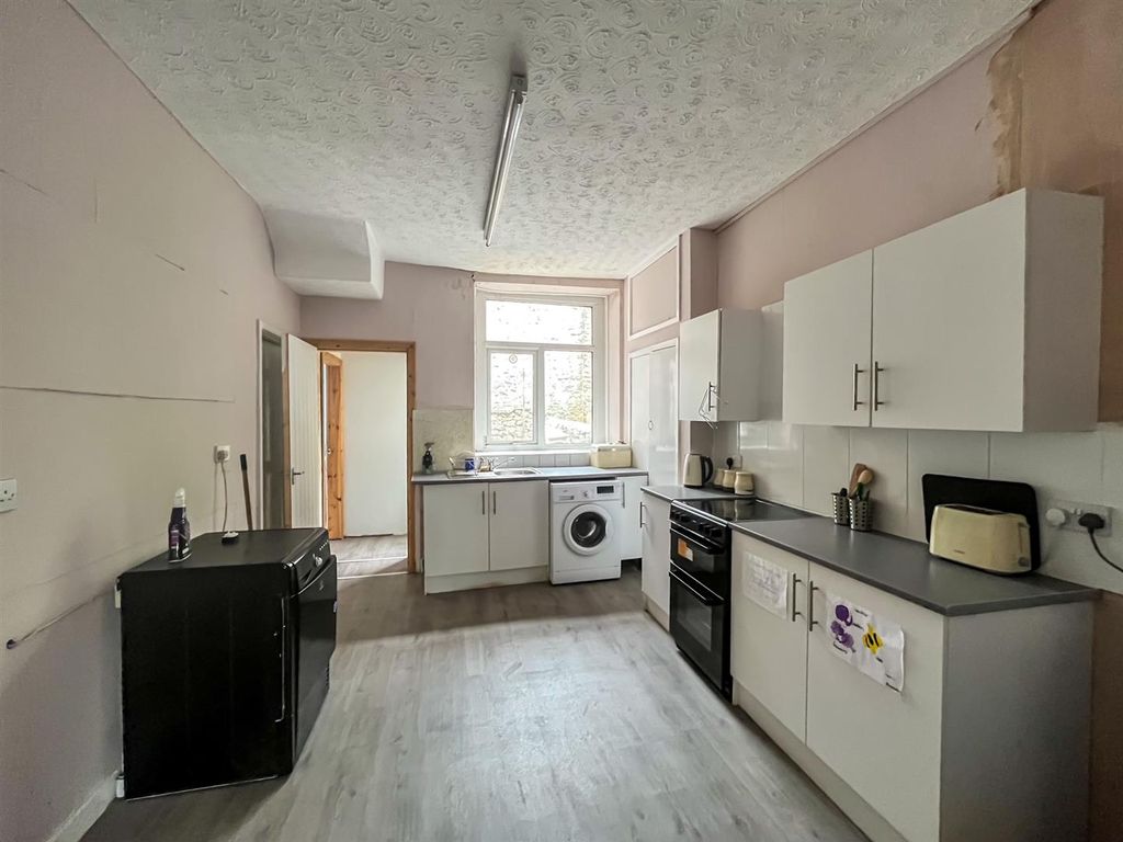 Property photo 3 of 7 Dining Kitchen