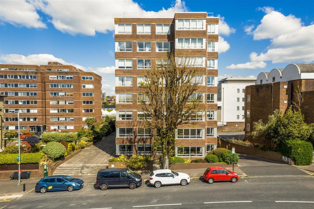 Property photo 1 of 14 11 Sussex Court-1.Jpg
