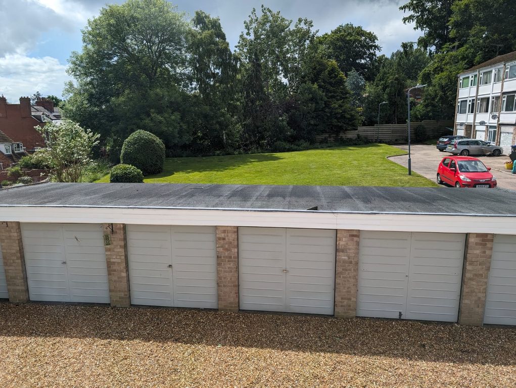 Property photo 3 of 11 Garage Block