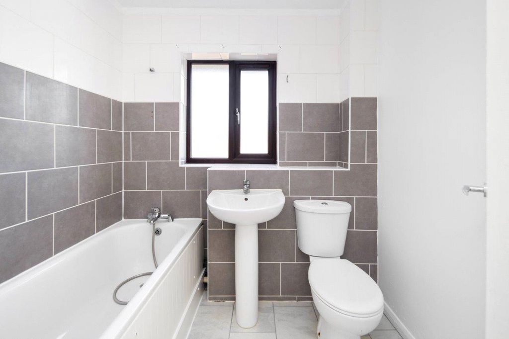 Property photo 3 of 13 Bathroom