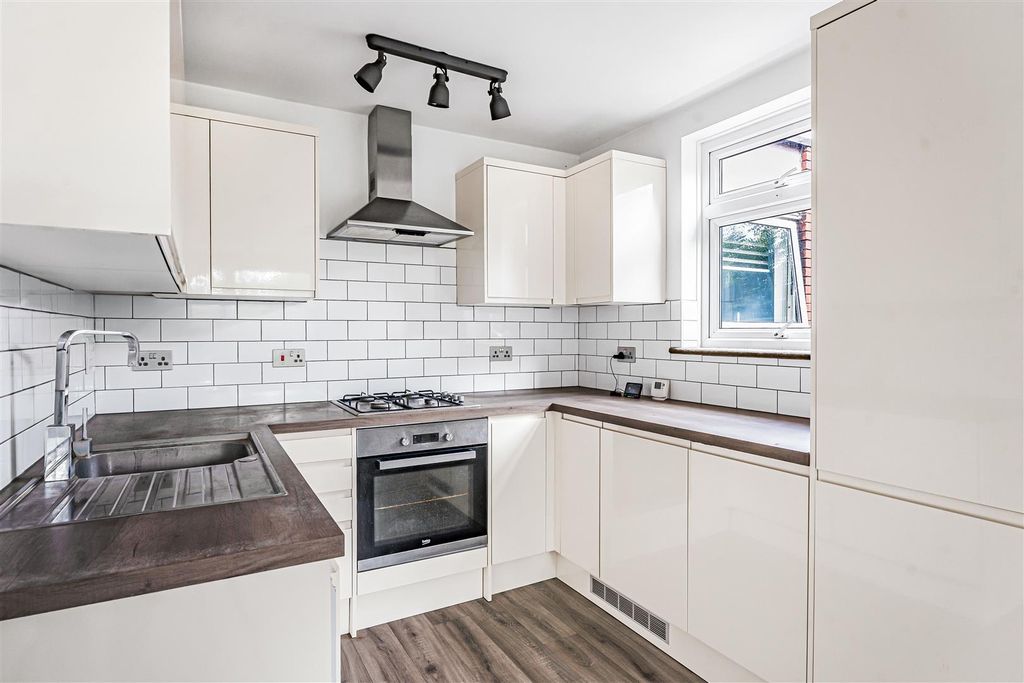 Property photo 2 of 9 16_86623.Jpg