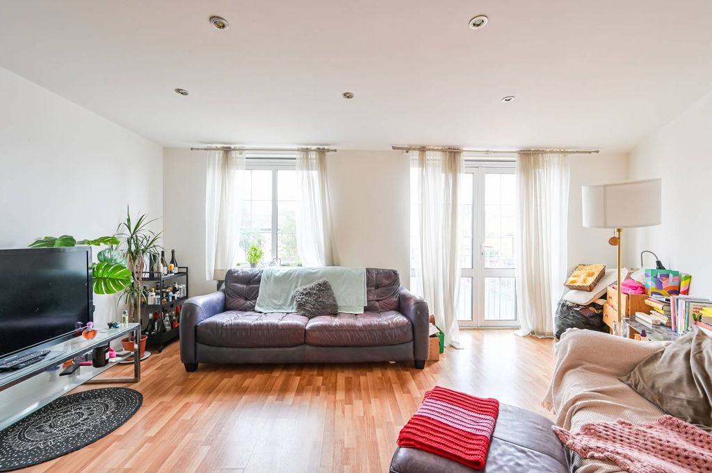 Property photo 3 of 12