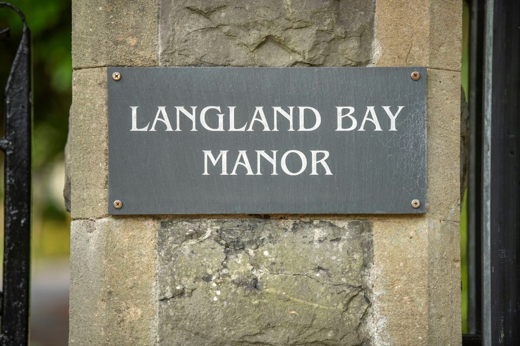 Property photo 2 of 25 A Page _ 220922_14_Langland_Bay_Manor_58.Jpg