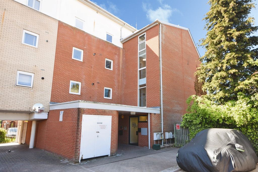 Property photo 1 of 21