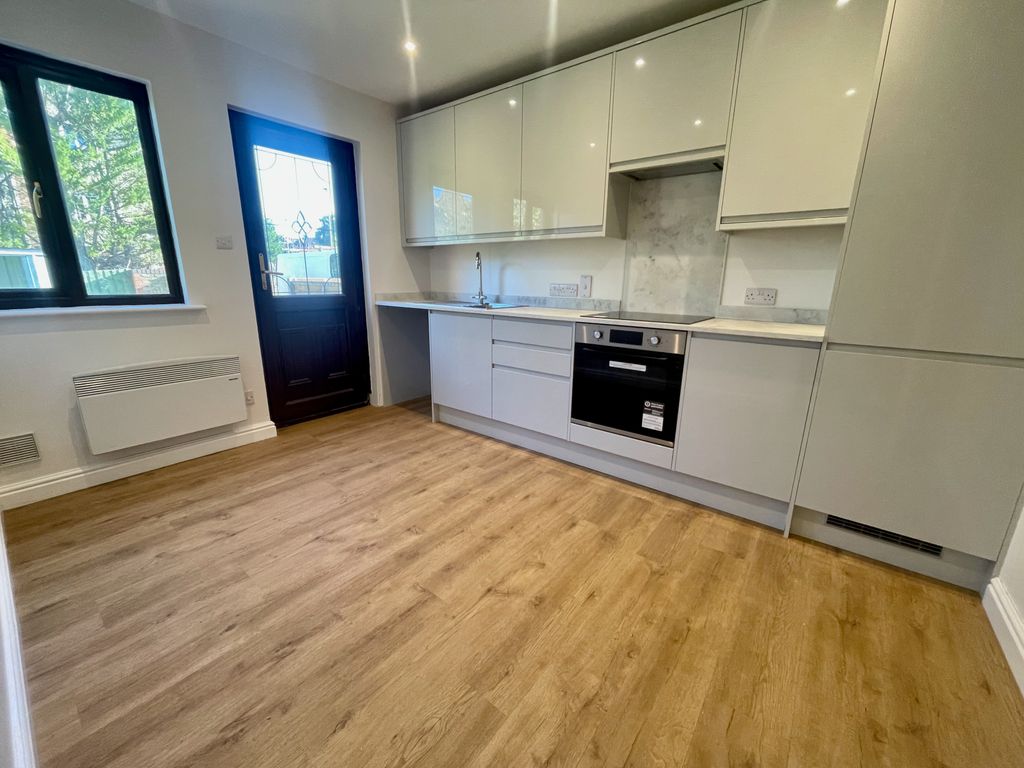 Property photo 2 of 7 Kitchen