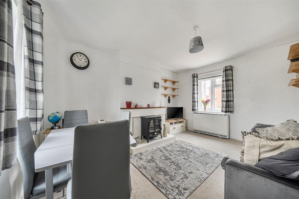 Property photo 3 of 22 1435914-12-69cd0E021c7d2.Jpg