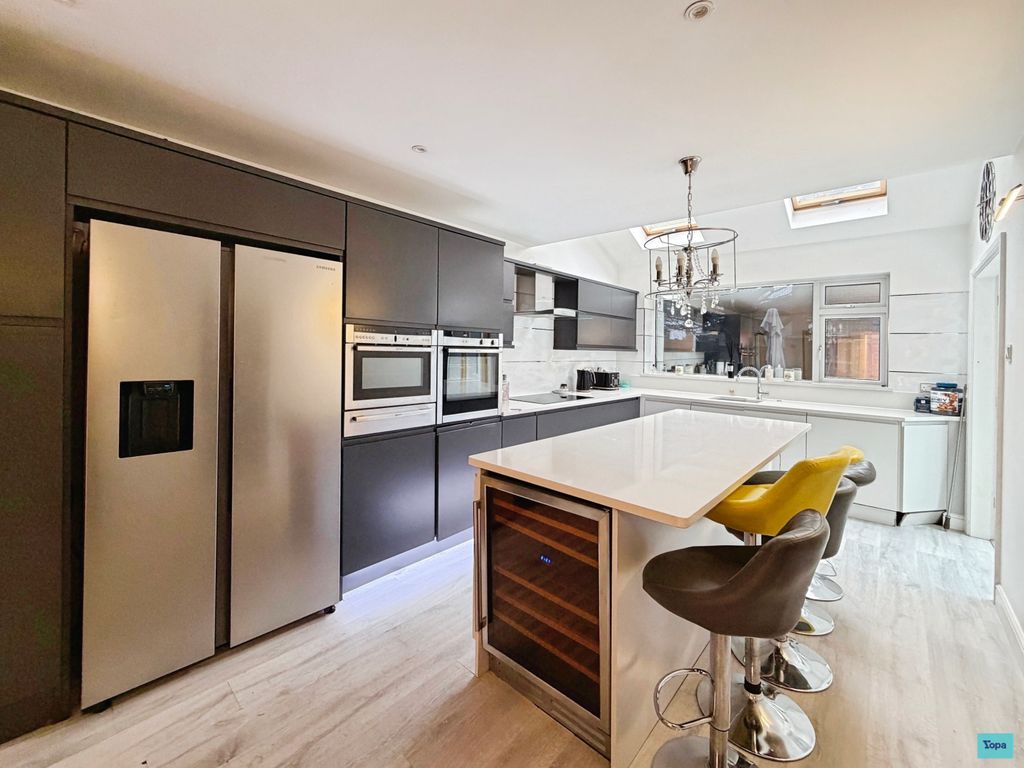 Property photo 3 of 31 11