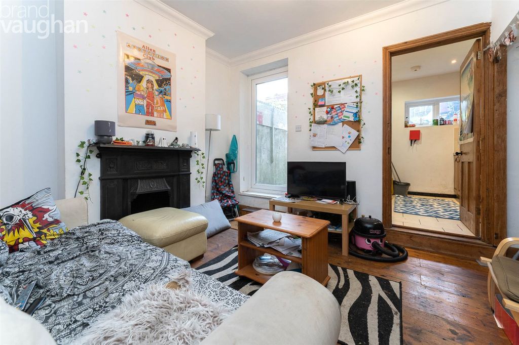 Property photo 2 of 14 Picture No. 23