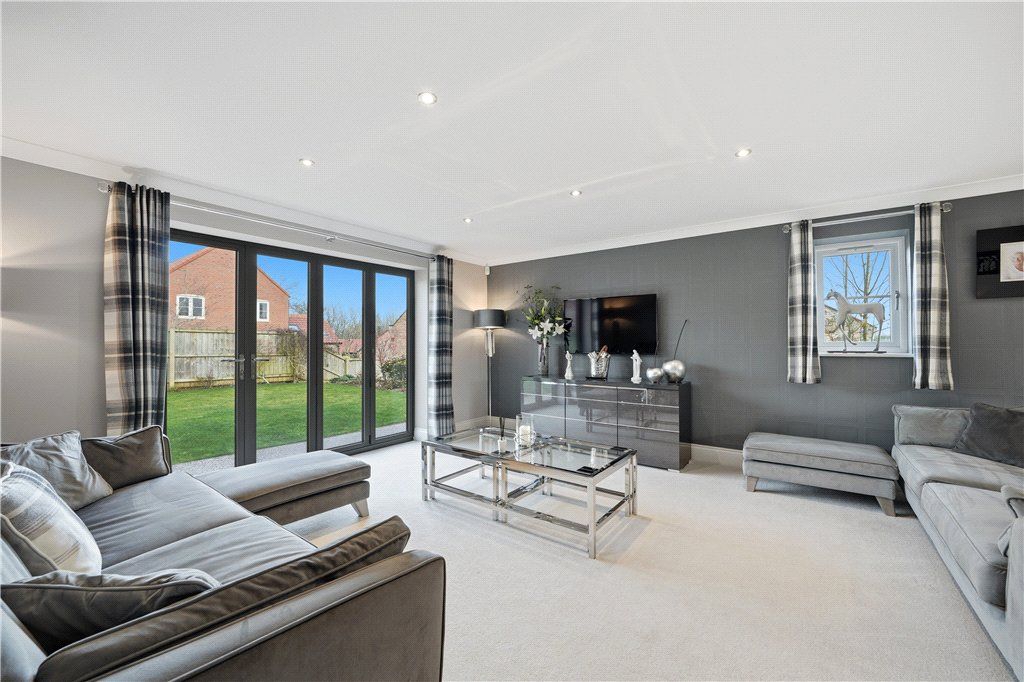 Property photo 2 of 20 Sitting Room