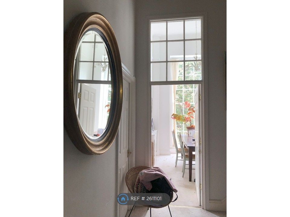 Property photo 3 of 16 Entrance Hall