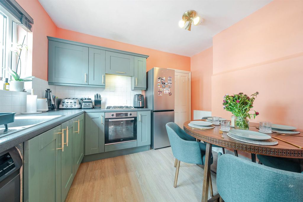 Property photo 2 of 12 1299194-8-682ee9A4Db3d4-Arw.Jpg