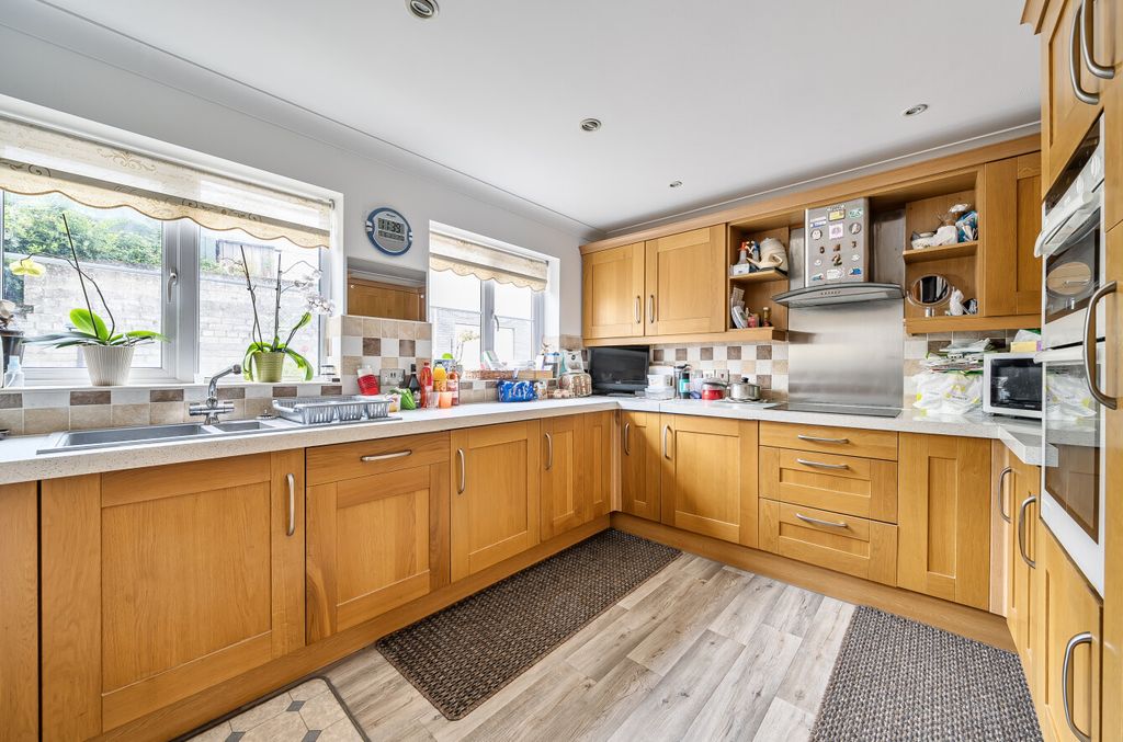 Property photo 3 of 20 3 - 1327840-11-6877E8...