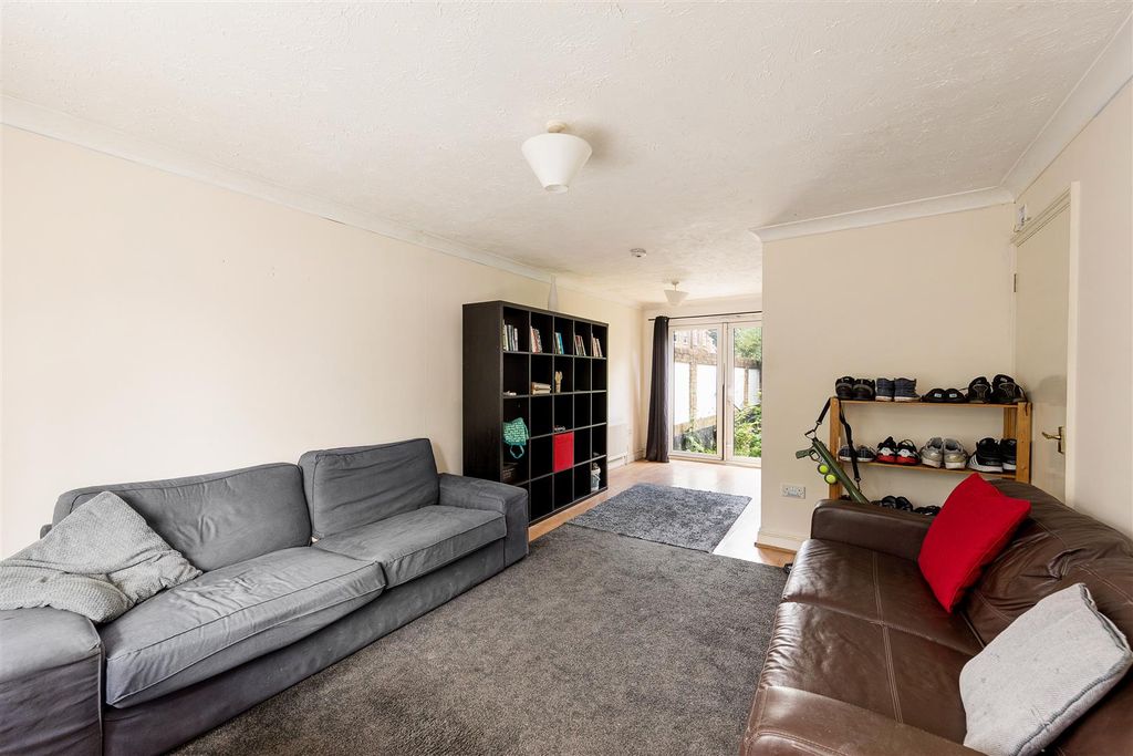 Property photo 2 of 23 Higham Hill Road, E17