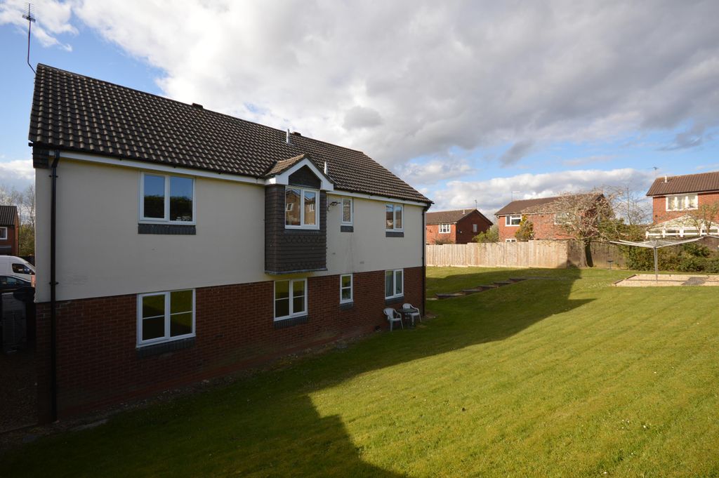 Property photo 1 of 8 Front