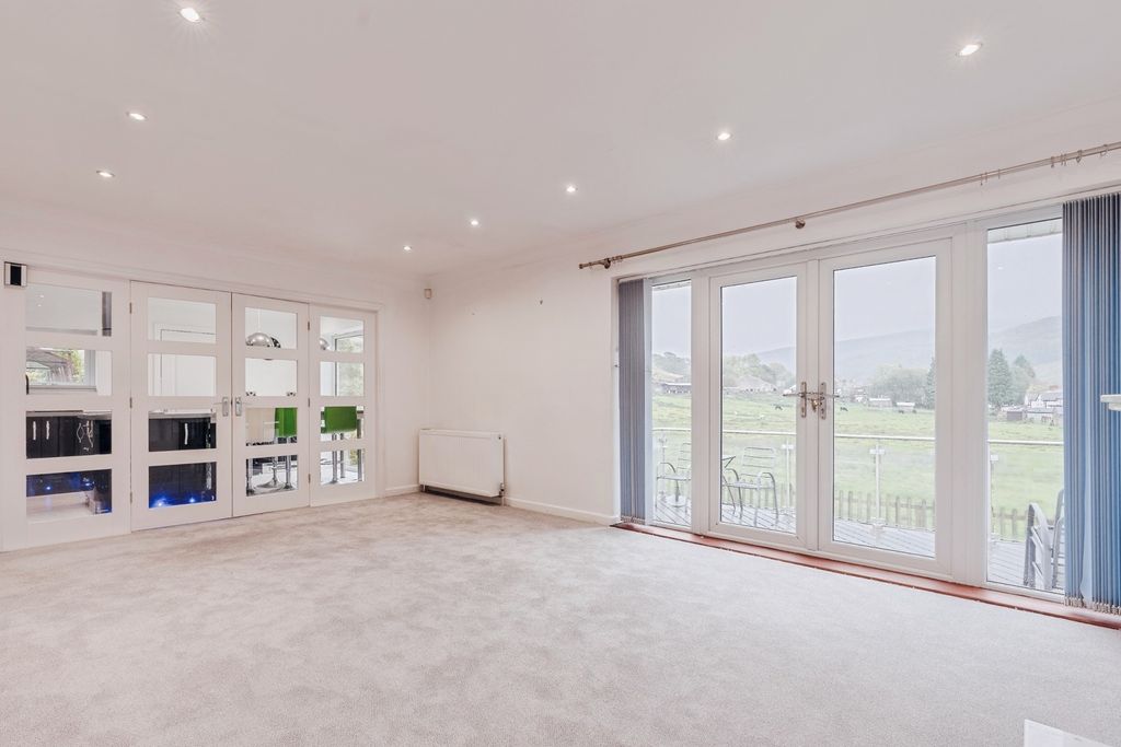 Property photo 2 of 19 Pbox-Img.Jpg