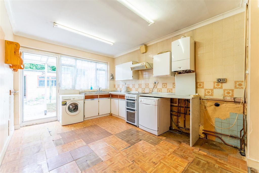 Property photo 2 of 13 11 Dean Kitch.Jpg