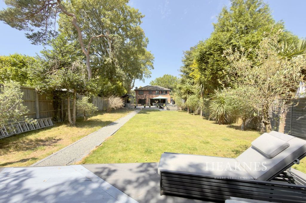 Property photo 2 of 27