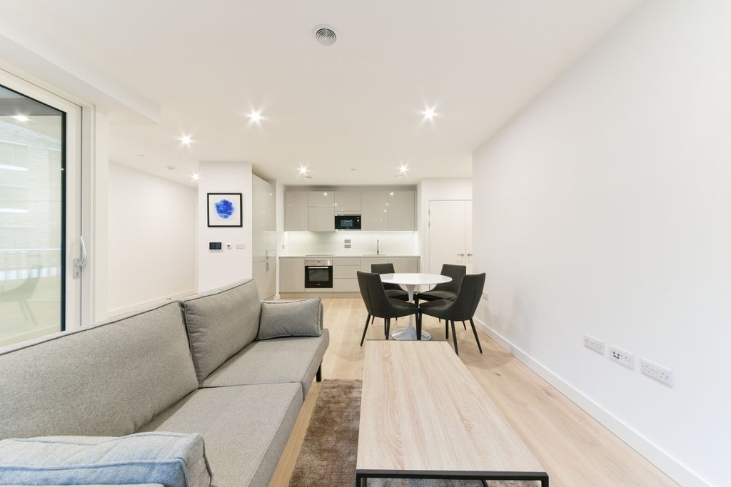 Property photo 3 of 7 Living Area