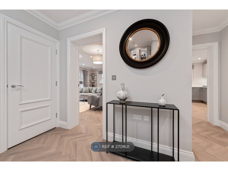 Property photo 2 of 6 Entrance Hall