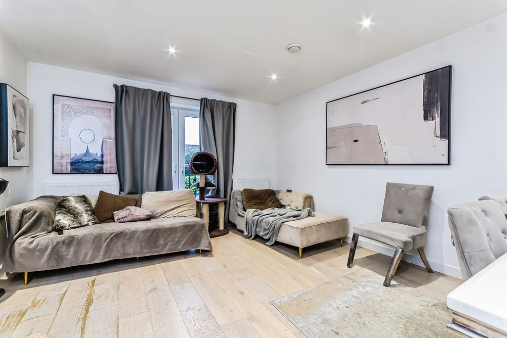 Property photo 3 of 15 Pbox-Img.Jpg