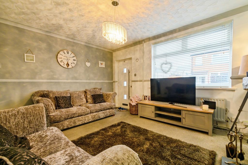 Property photo 3 of 19 Living Room