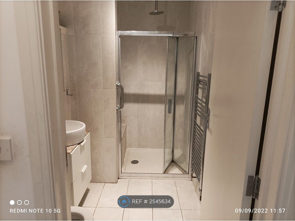 Property photo 3 of 10 Bathroom