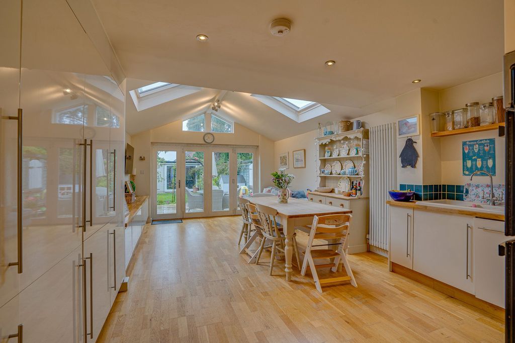 Property photo 2 of 18