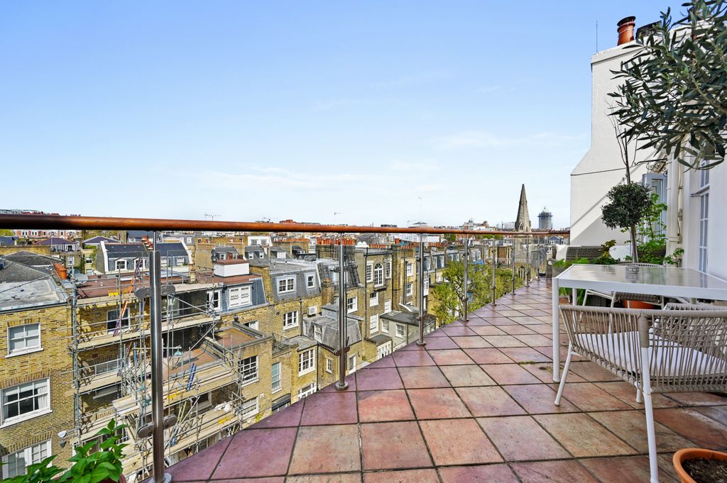 Property photo 1 of 8 Balcony