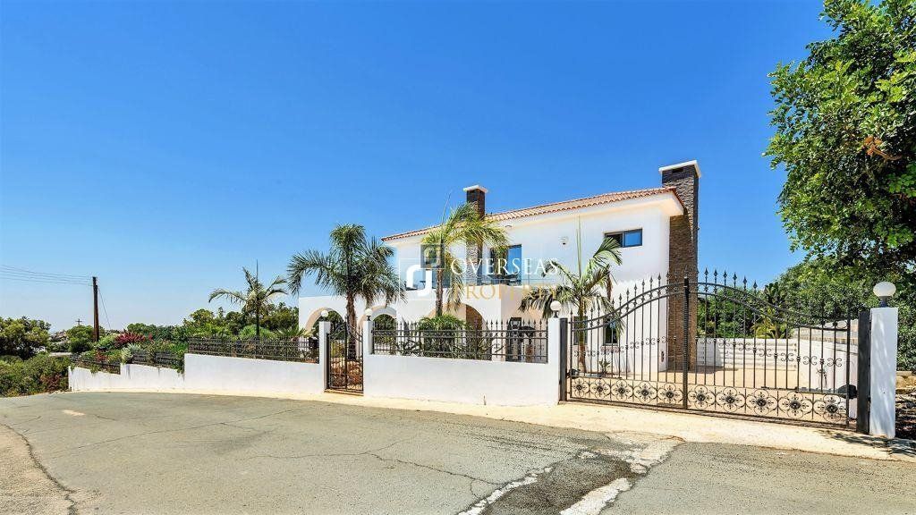 Property photo 1 of 43