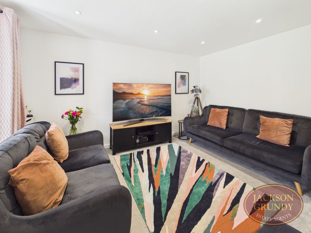 Property photo 3 of 20 The Lawns