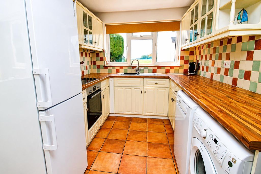 Property photo 2 of 24 20.Png