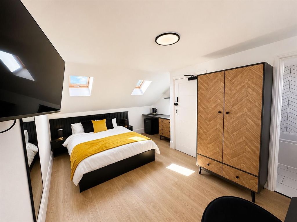 Property photo 2 of 8 Ea7039Db-5560-47c3-B952-685c7E35E876.Jpg