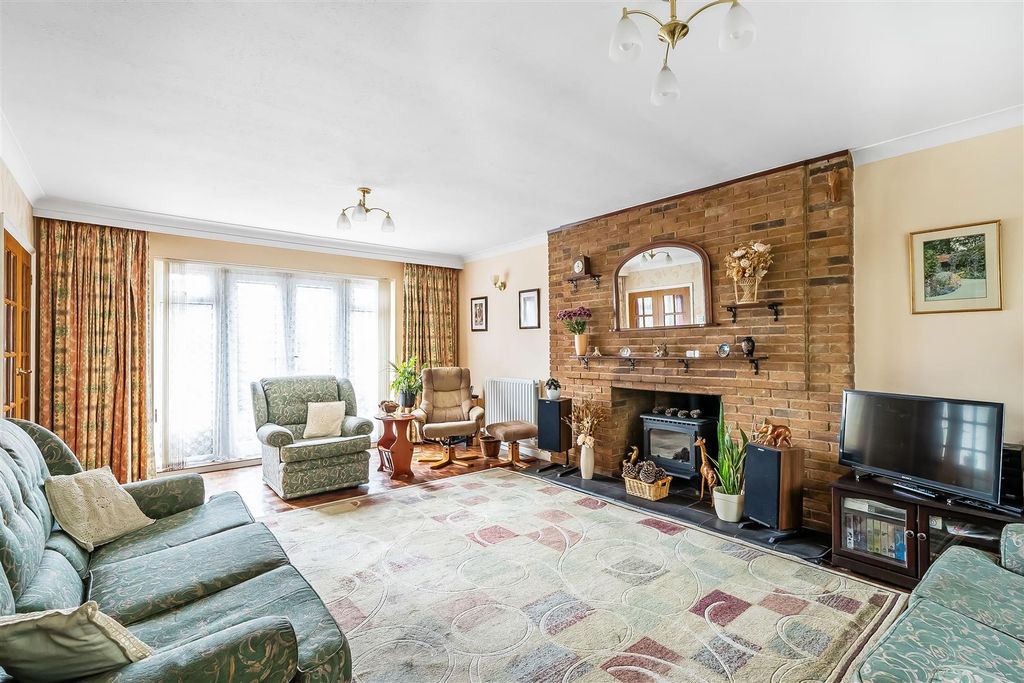 Property photo 3 of 34 3-Oast-Road-50.Jpg