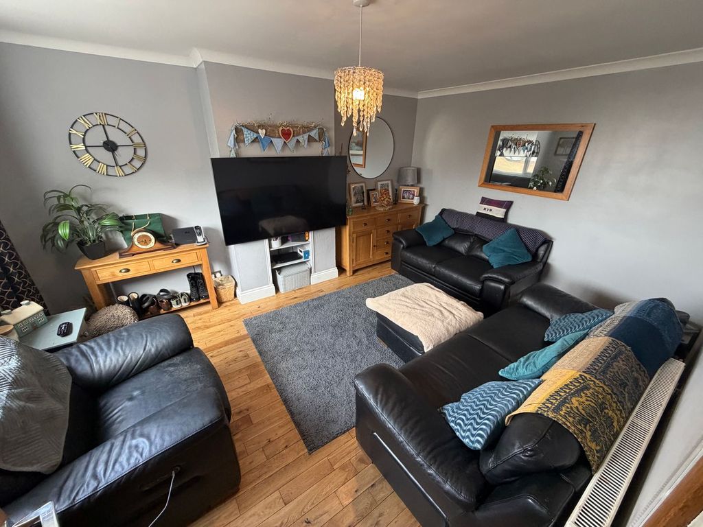 Property photo 3 of 11