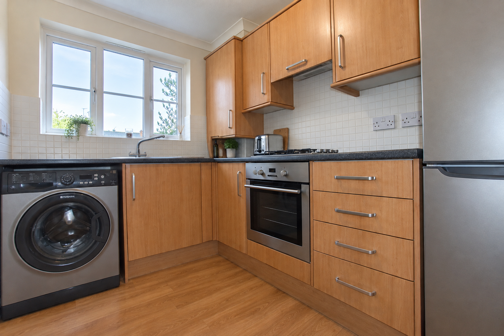 Property photo 2 of 7 Kitchen