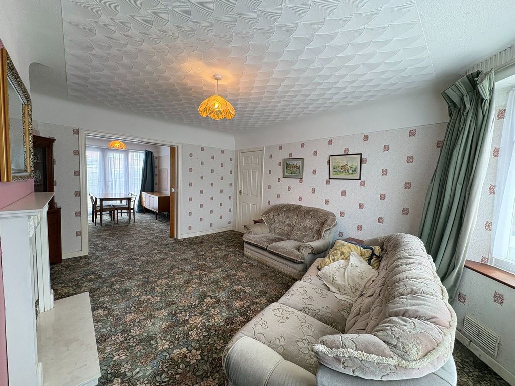 Property photo 2 of 27