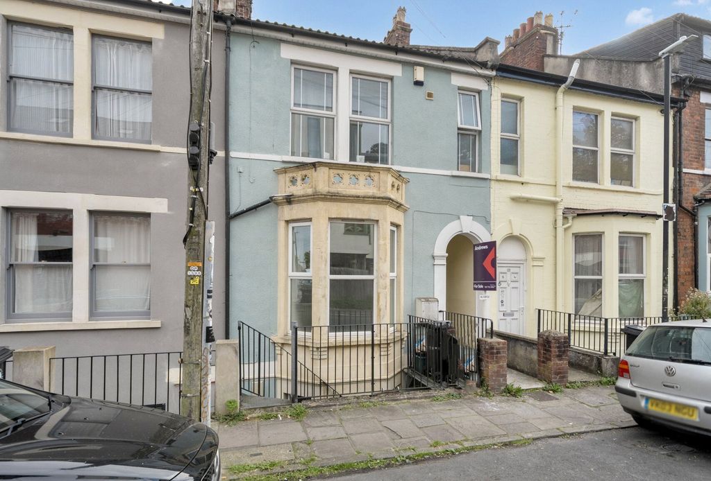 Property photo 2 of 8 External