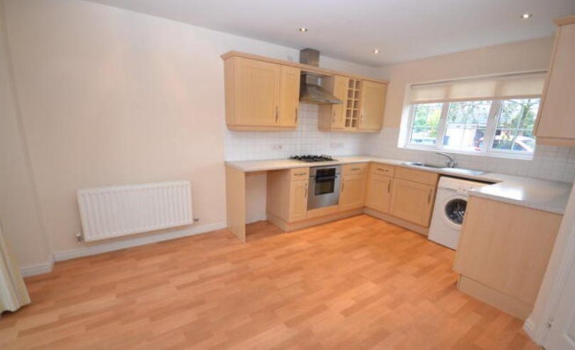 Property photo 3 of 15 Kitchen
