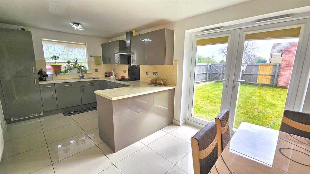 Property photo 2 of 15 Kitchen/Diner