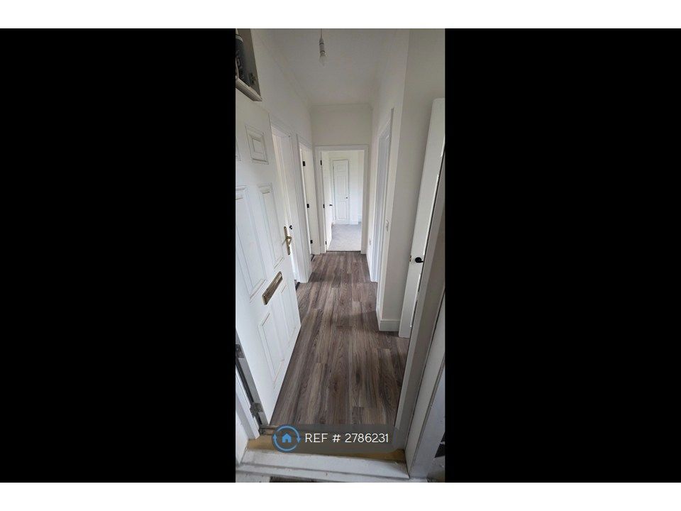 Property photo 2 of 17 Hallway