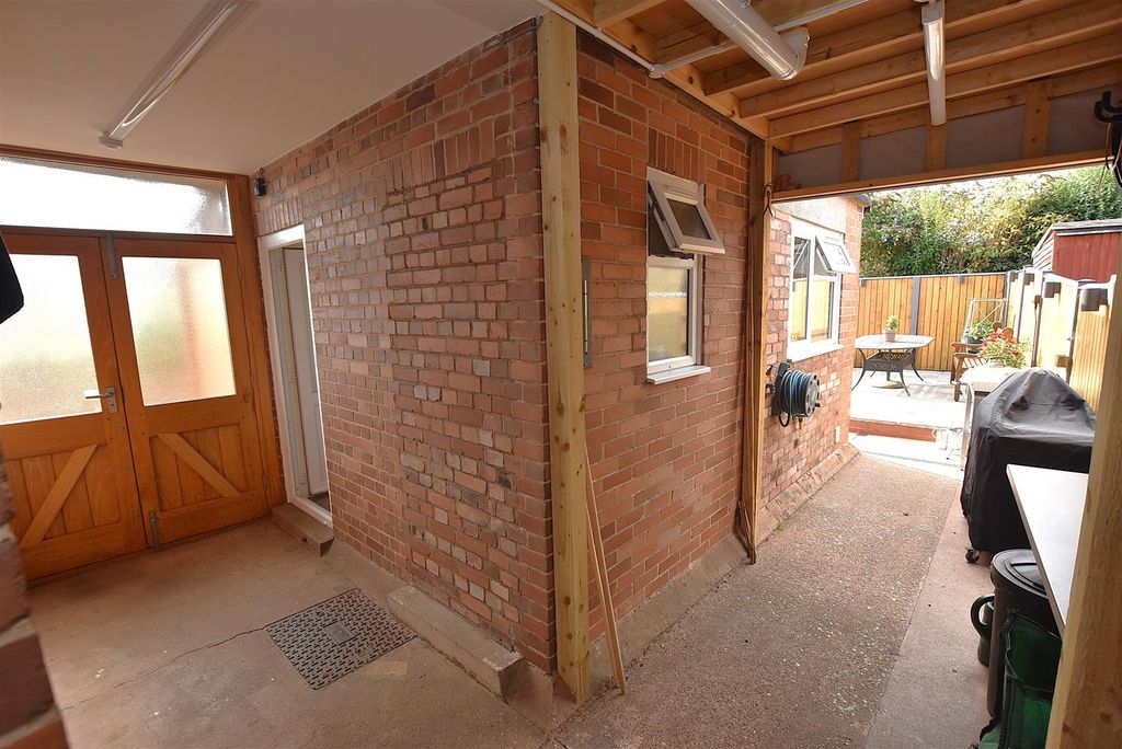 Property photo 3 of 31 Large Covered Area/Log Store