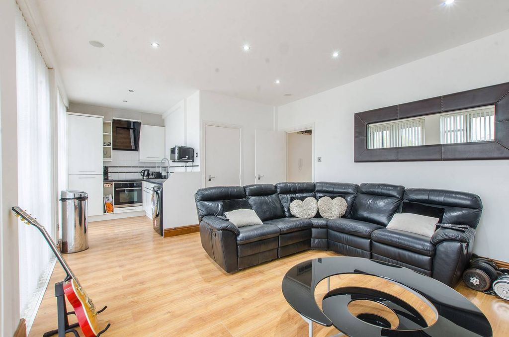 Property photo 1 of 9