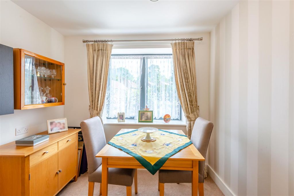 Property photo 3 of 11 8563431-Interior06.Jpg