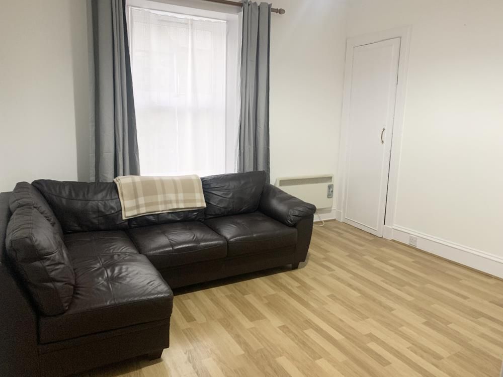 Property photo 1 of 6 Lounge